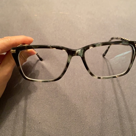 Glasses - Picture 2 of 8